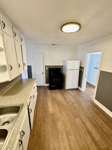 589 N Chambers ST, Giddings, TX 78942