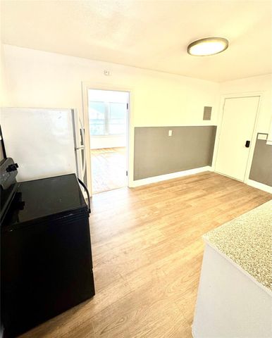 589 N Chambers ST, Giddings, TX 78942