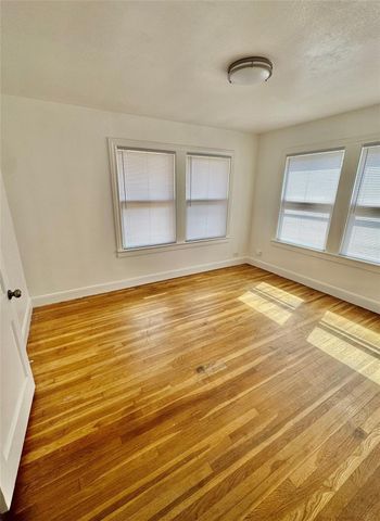 589 N Chambers ST, Giddings, TX 78942