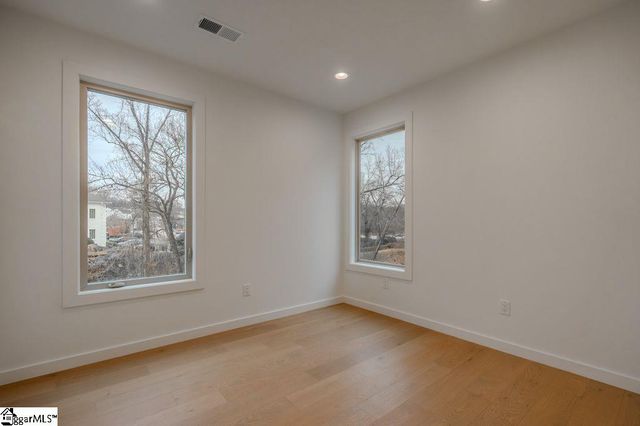 11 Mount Zion Avenue, Greenville, SC 29609
