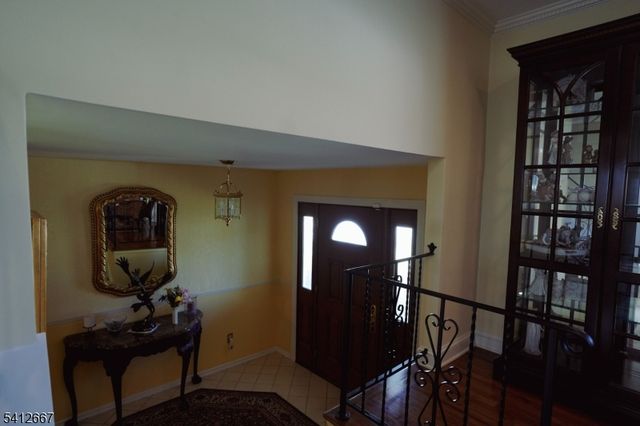 19 Berkeley Ter, Livingston Twp., NJ 07039