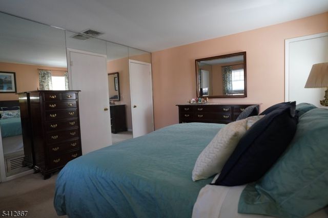 19 Berkeley Ter, Livingston Twp., NJ 07039