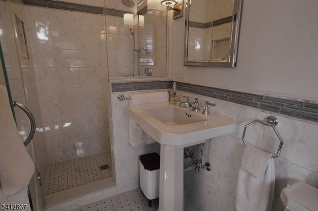 19 Berkeley Ter, Livingston Twp., NJ 07039