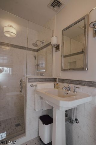 19 Berkeley Ter, Livingston Twp., NJ 07039