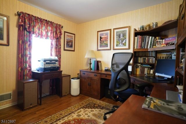 19 Berkeley Ter, Livingston Twp., NJ 07039