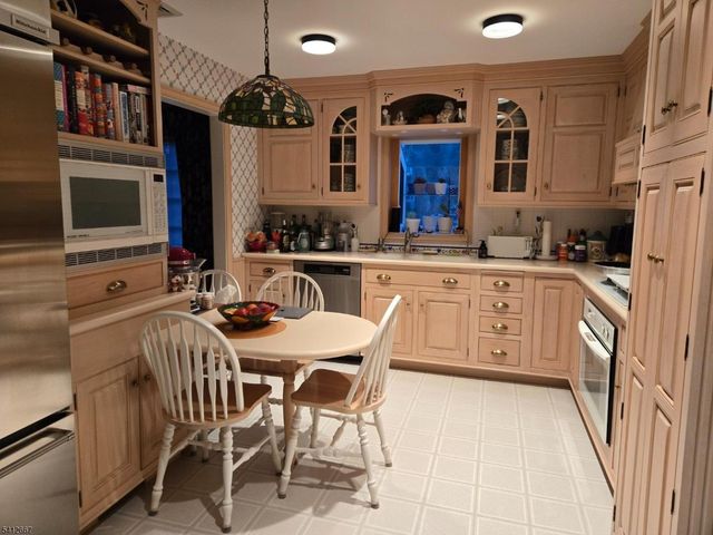 19 Berkeley Ter, Livingston Twp., NJ 07039