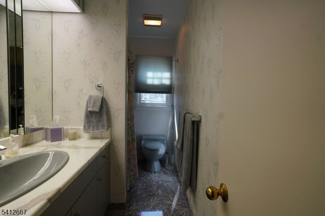 19 Berkeley Ter, Livingston Twp., NJ 07039