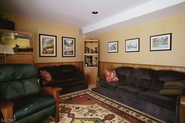 19 Berkeley Ter, Livingston Twp., NJ 07039