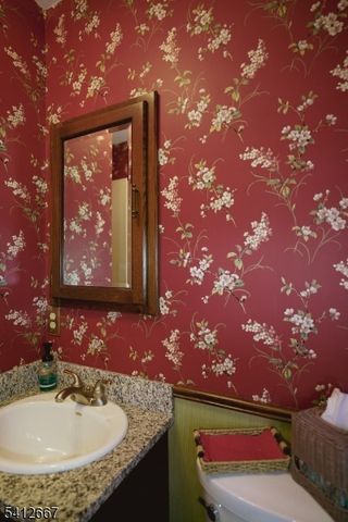 19 Berkeley Ter, Livingston Twp., NJ 07039