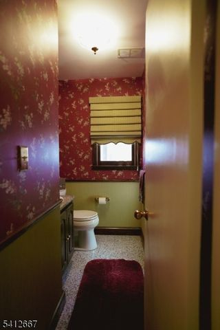 19 Berkeley Ter, Livingston Twp., NJ 07039