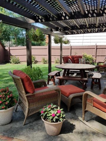 19 Berkeley Ter, Livingston Twp., NJ 07039