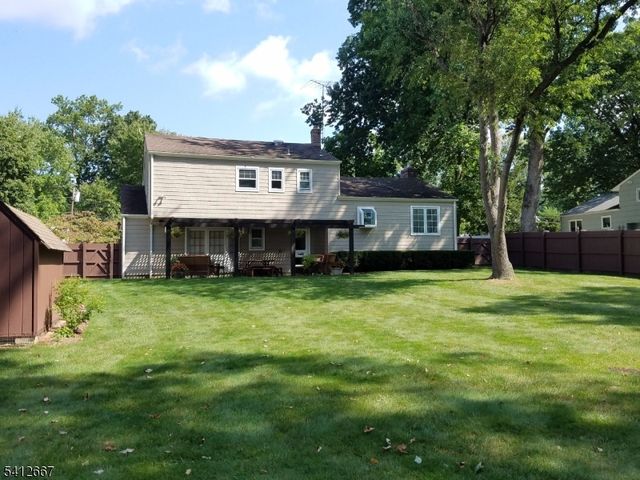19 Berkeley Ter, Livingston Twp., NJ 07039