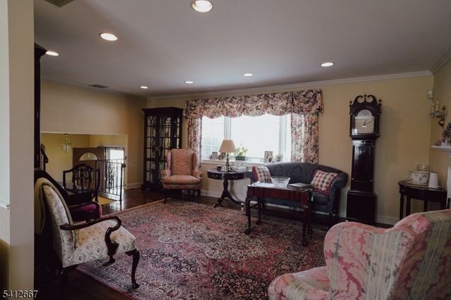 19 Berkeley Ter, Livingston Twp., NJ 07039