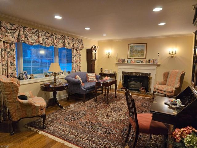 19 Berkeley Ter, Livingston Twp., NJ 07039