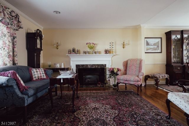 19 Berkeley Ter, Livingston Twp., NJ 07039