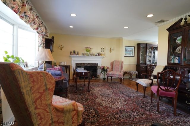 19 Berkeley Ter, Livingston Twp., NJ 07039