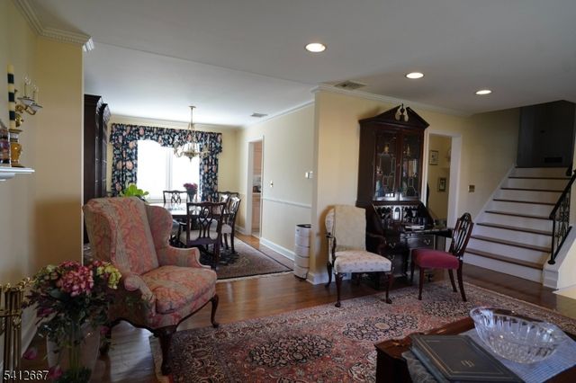 19 Berkeley Ter, Livingston Twp., NJ 07039