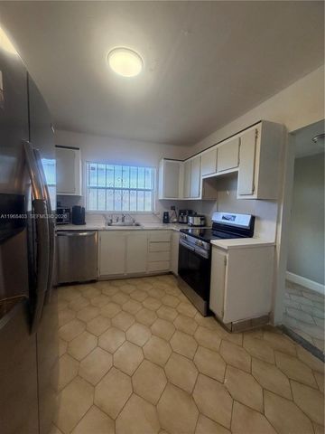 9201 Sunrise Lakes Boulevard 302, Sunrise, FL 33322