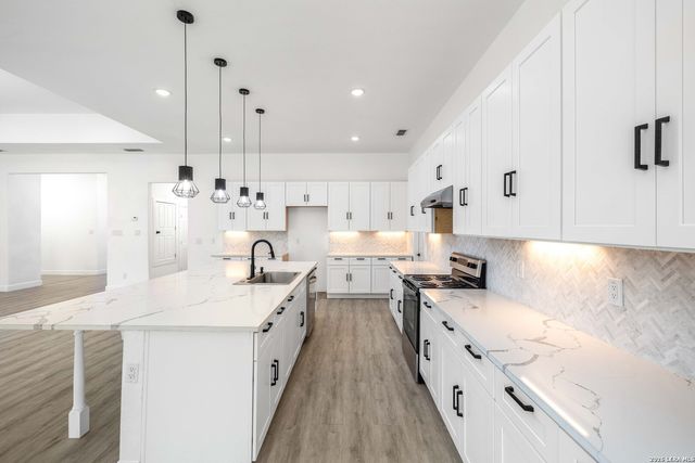 1104 Santa Rosa, Canyon Lake, TX 78133