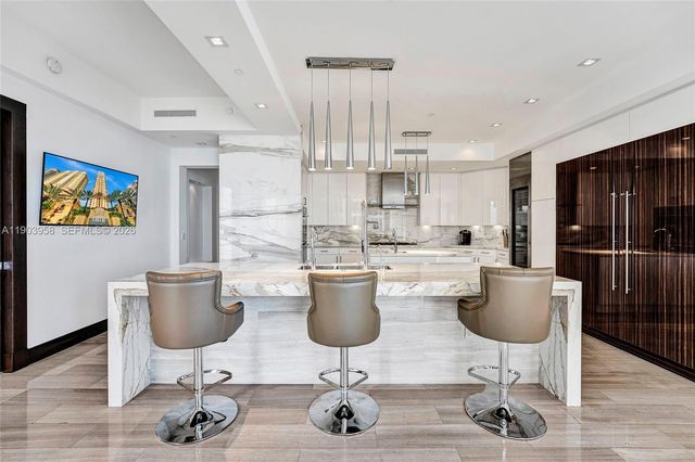 17749 Collins 1402, Sunny Isles Beach, FL 33160