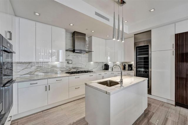 17749 Collins 1402, Sunny Isles Beach, FL 33160