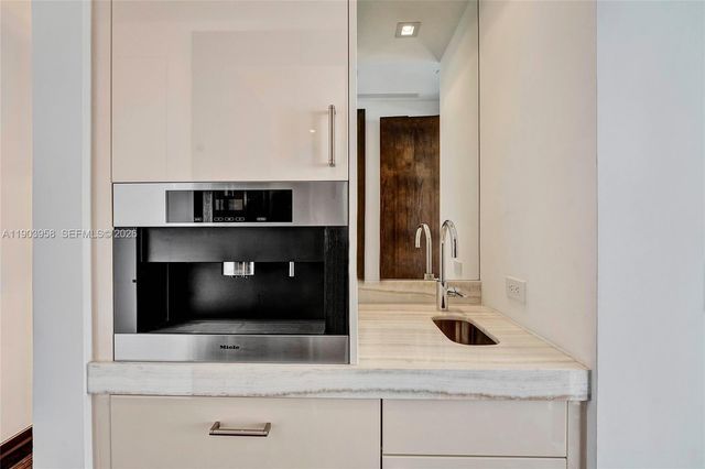 17749 Collins 1402, Sunny Isles Beach, FL 33160