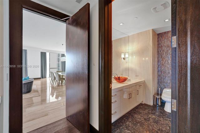 17749 Collins 1402, Sunny Isles Beach, FL 33160