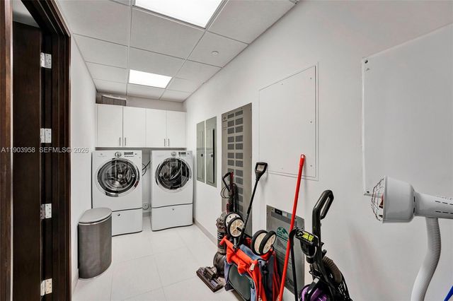 17749 Collins 1402, Sunny Isles Beach, FL 33160