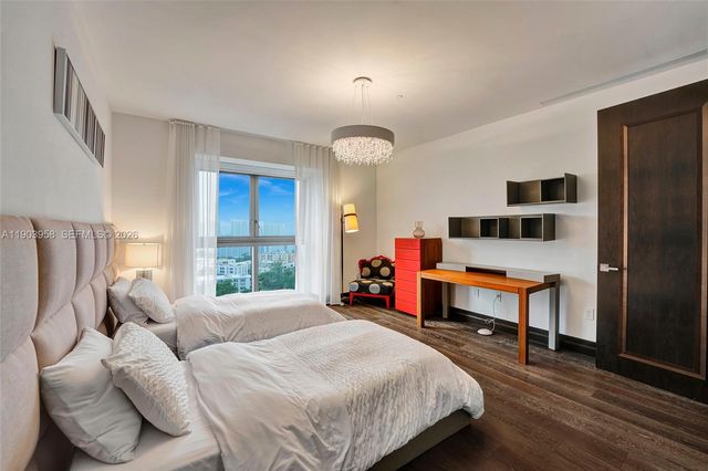 17749 Collins 1402, Sunny Isles Beach, FL 33160