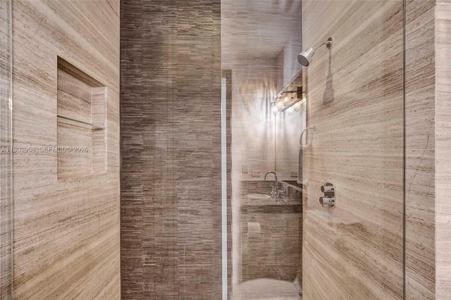17749 Collins 1402, Sunny Isles Beach, FL 33160