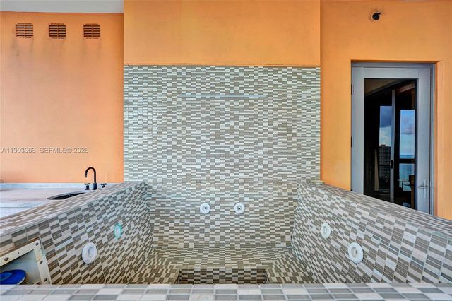 17749 Collins 1402, Sunny Isles Beach, FL 33160