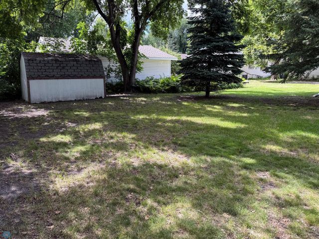 1322 9th Avenue S, Fargo, ND 58103