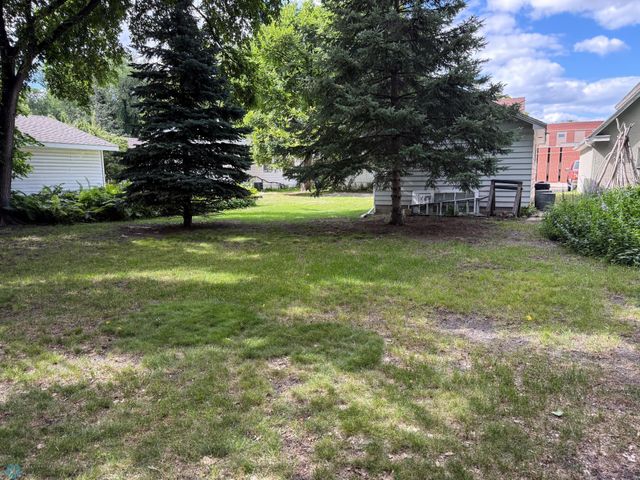1322 9th Avenue S, Fargo, ND 58103