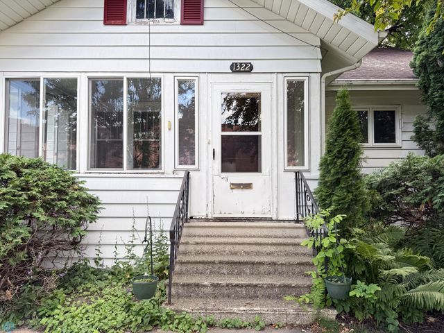 1322 9th Avenue S, Fargo, ND 58103
