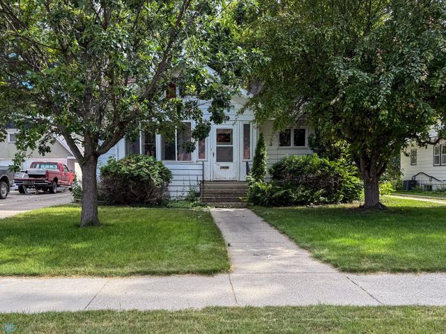 1322 9th Avenue S, Fargo, ND 58103