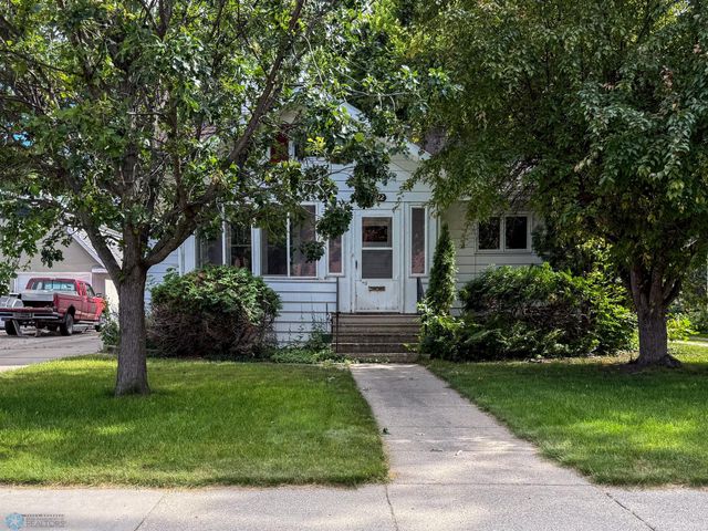 1322 9th Avenue S, Fargo, ND 58103