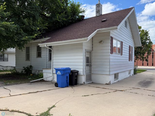 1322 9th Avenue S, Fargo, ND 58103