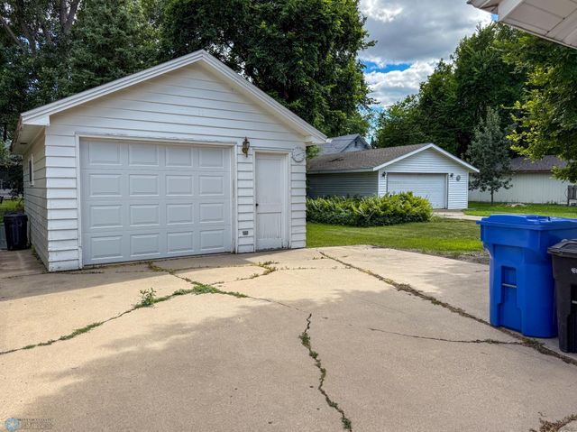 1322 9th Avenue S, Fargo, ND 58103