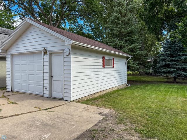 1322 9th Avenue S, Fargo, ND 58103