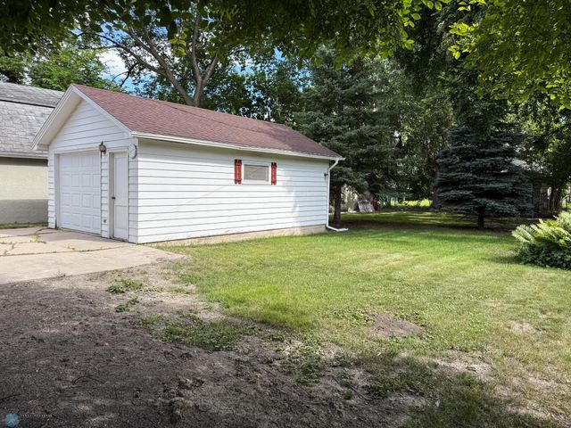 1322 9th Avenue S, Fargo, ND 58103
