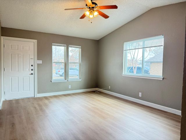 803 Country Aire DR A, Round Rock, TX 78664