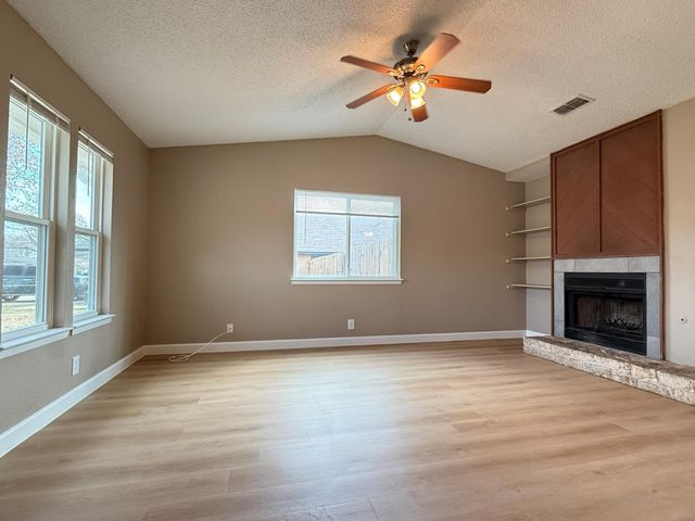 803 Country Aire DR A, Round Rock, TX 78664