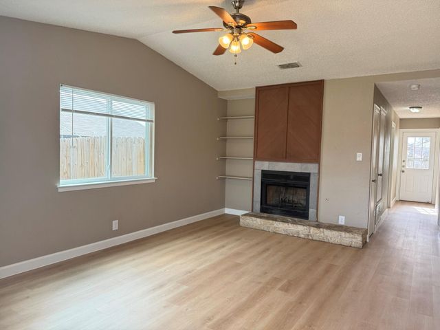 803 Country Aire DR A, Round Rock, TX 78664