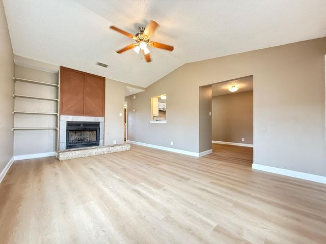 803 Country Aire DR A, Round Rock, TX 78664