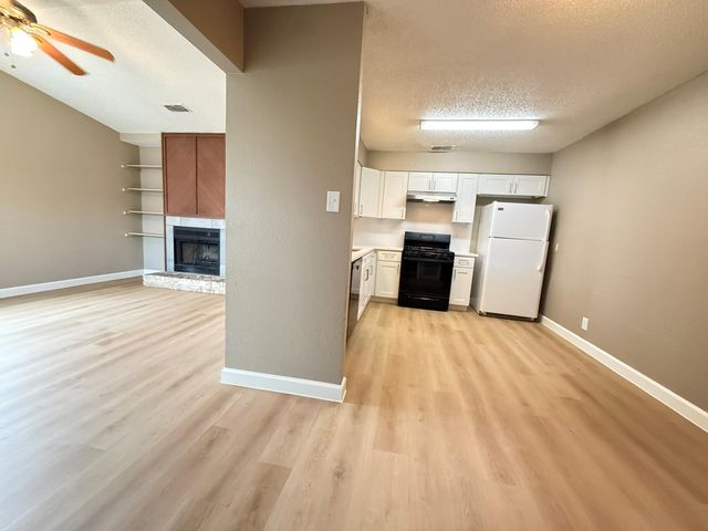 803 Country Aire DR A, Round Rock, TX 78664