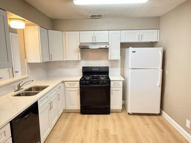 803 Country Aire DR A, Round Rock, TX 78664