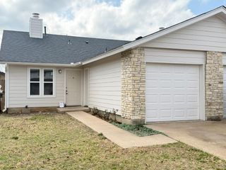 803 Country Aire DR A, Round Rock, TX 78664