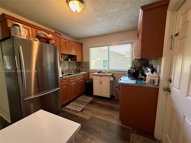 3611 Oak Avenue, Miami, FL 33133