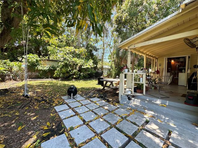 3611 Oak Avenue, Miami, FL 33133