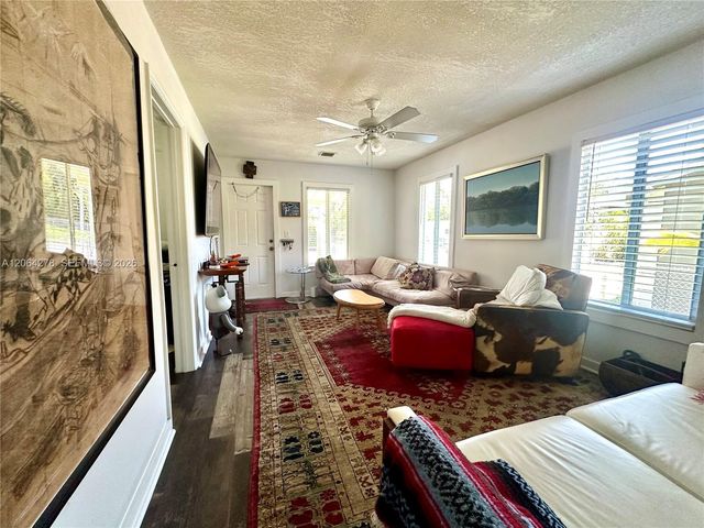 3611 Oak Avenue, Miami, FL 33133
